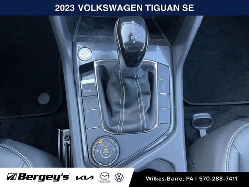 Certified 2023 Volkswagen Tiguan SE w/ Panoramic Sunroof Package AWD/4WD image 13