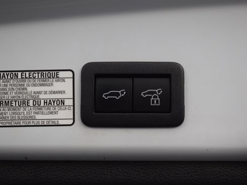 Used 2024 Toyota Corolla Cross XLE image 12