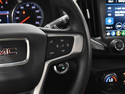 Used 2022 GMC Terrain SLE w/ Driver Convenience Package FWD image 10