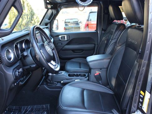 Used 2022 Jeep Wrangler Unlimited Sahara w/ Cold Weather Group image 11