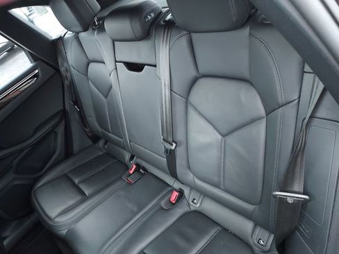 Used 2023 Porsche Macan Base image 27