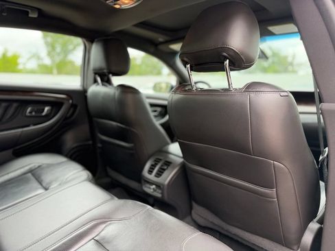 Used 2017 Ford Taurus Limited FWD image 20