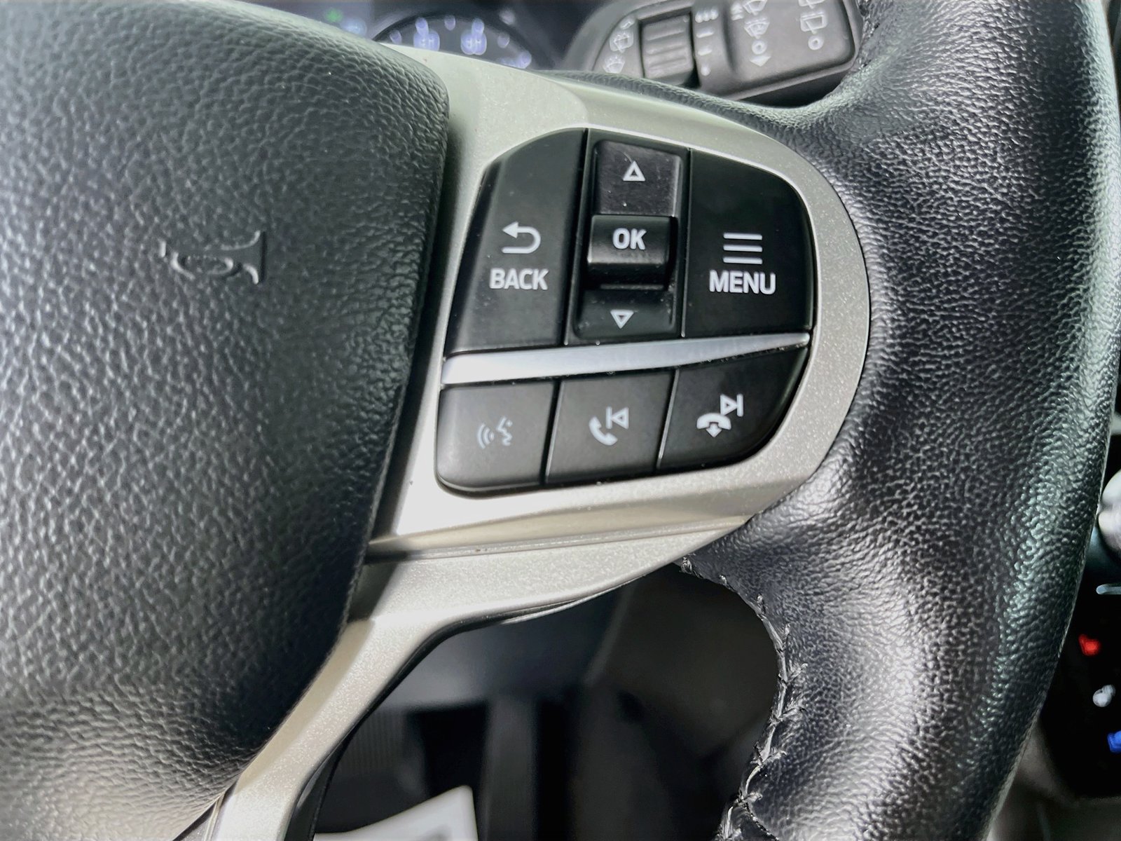 Used 2023 Ford Explorer Limited w/ Equipment Group 301A RWD image 17