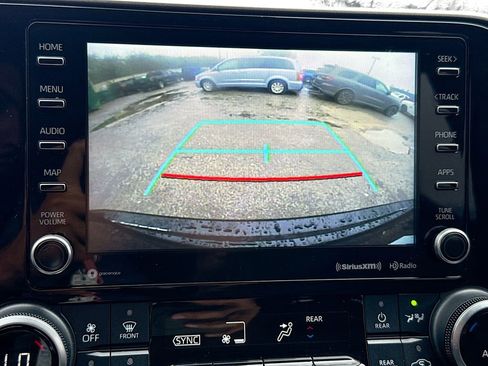 Used 2020 Toyota Highlander XLE image 14