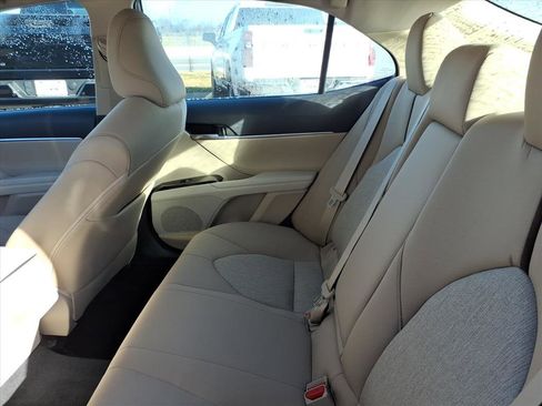 Used 2018 Toyota Camry LE image 13