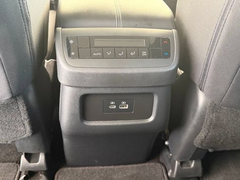 Used 2025 Nissan Pathfinder SV FWD image 21