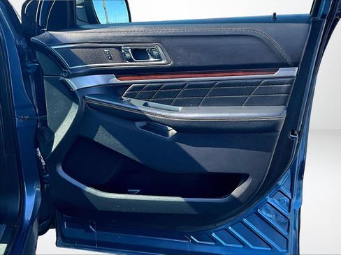 Used 2019 Ford Explorer Platinum AWD/4WD image 25