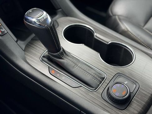 Used 2019 GMC Acadia SLT w/ Black Edition image 18