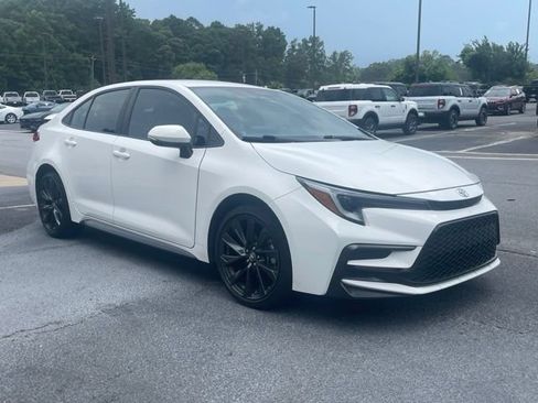 Used 2024 Toyota Corolla SE FWD image 3
