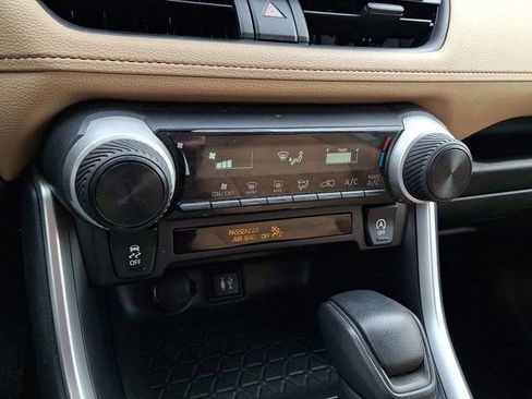 Used 2019 Toyota RAV4 LE w/ All Weather Liner Package image 19