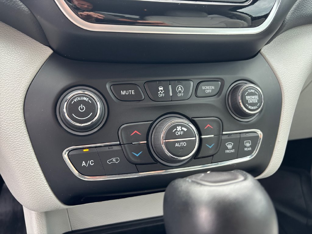 Used 2019 Jeep Cherokee Limited AWD/4WD image 27