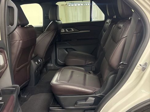 Used 2025 Ford Explorer Platinum w/ Ultimate Package image 24