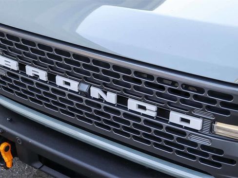 Used 2021 Ford Bronco Badlands image 8