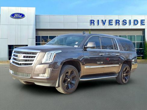 Used 2015 Cadillac Escalade ESV Premium image 3