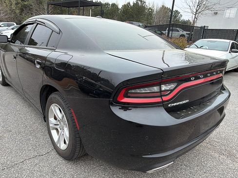 Used 2022 Dodge Charger SXT w/ Driver Convenience Group RWD image 10