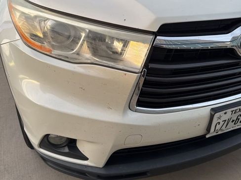 Used 2014 Toyota Highlander XLE image 2