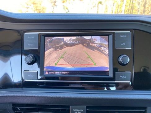 Used 2024 Volkswagen Jetta SE image 21