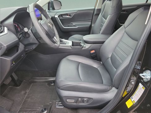 Used 2023 Toyota RAV4 XLE Premium image 16