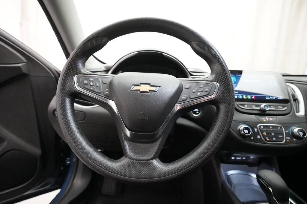 Used 2025 Chevrolet Malibu LT FWD image 4