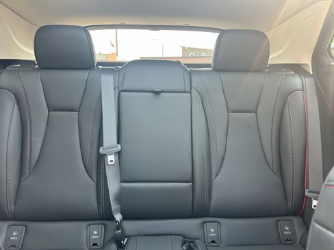 Used 2022 Buick Envision Essence w/ Technology Package II AWD/4WD image 36