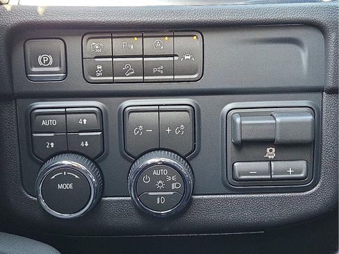 New 2026 Chevrolet Suburban Premier image 21