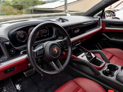 Certified 2024 Porsche Cayenne Turbo GT image 4