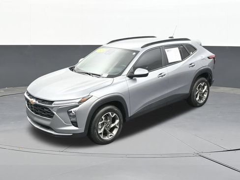 Used 2025 Chevrolet Trax LT w/ Driver Confidence Package FWD image 69