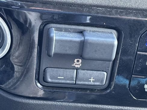 Used 2025 Chevrolet Silverado 2500 LTZ w/ LTZ Premium Package image 33