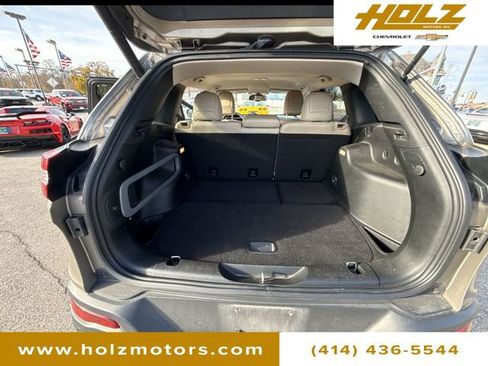 Used 2018 Jeep Cherokee Limited image 24