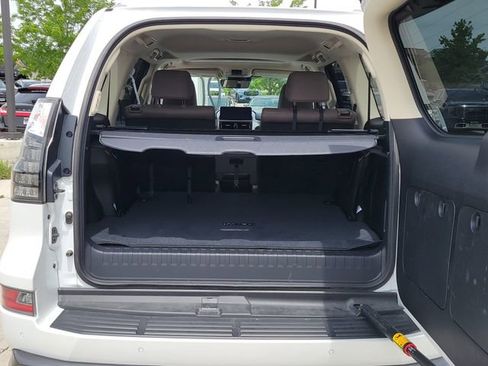 Used 2023 Lexus GX 460 Luxury w/ Sport Design Package AWD/4WD image 14