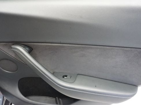 Used 2023 Tesla Model Y Performance image 17