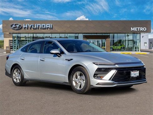 Used 2025 Hyundai Sonata SE image 1