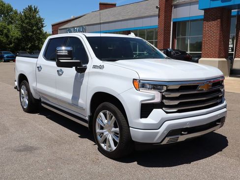 Used 2026 Chevrolet Silverado 1500 High Country w/ High Country Premium Package AWD/4WD image 4