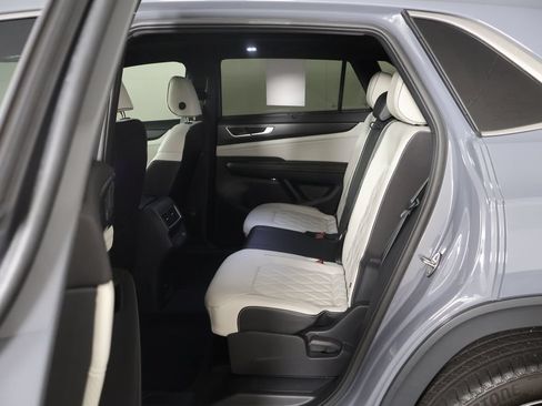Used 2024 Volkswagen Atlas Cross Sport SEL Premium R-Line AWD/4WD image 33
