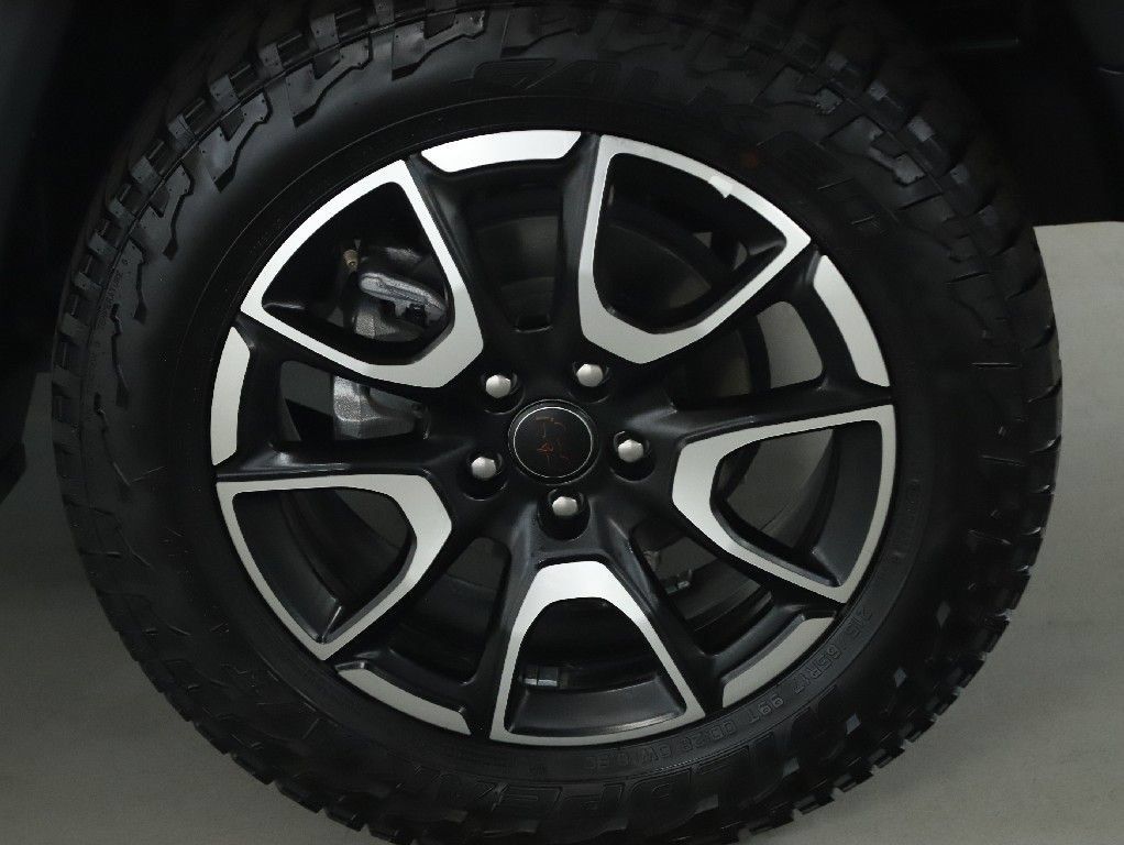 Used 2025 Jeep Compass Trailhawk AWD/4WD image 38