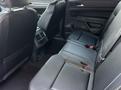 Used 2020 Volkswagen Atlas Cross Sport SE w/ Towing Package image 13