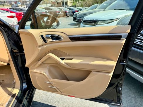 Used 2016 Porsche Cayenne GTS AWD/4WD image 30
