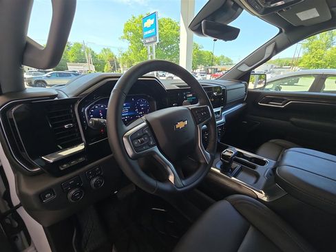 Used 2025 Chevrolet Silverado 1500 LTZ AWD/4WD image 10