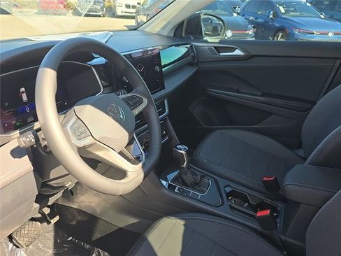 New 2026 Volkswagen Taos SE image 16
