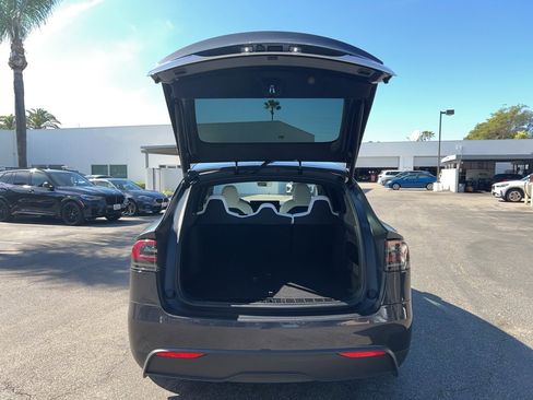 Used 2025 Tesla Model X image 7