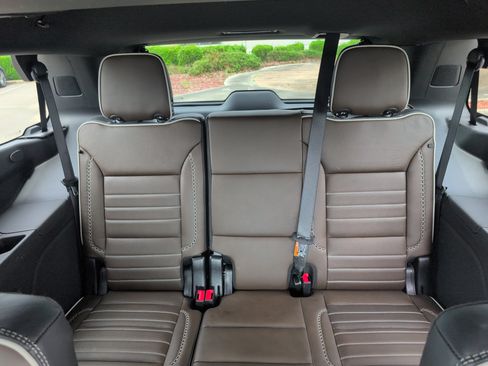 Used 2025 GMC Yukon Denali Ultimate w/ LPO, Floor Liner Package AWD/4WD image 35