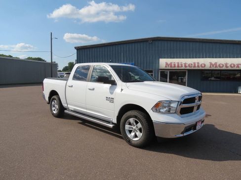 Used 2019 RAM 1500 Classic SLT w/ Luxury Group AWD/4WD image 2