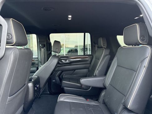 Used 2023 Chevrolet Suburban Premier image 19