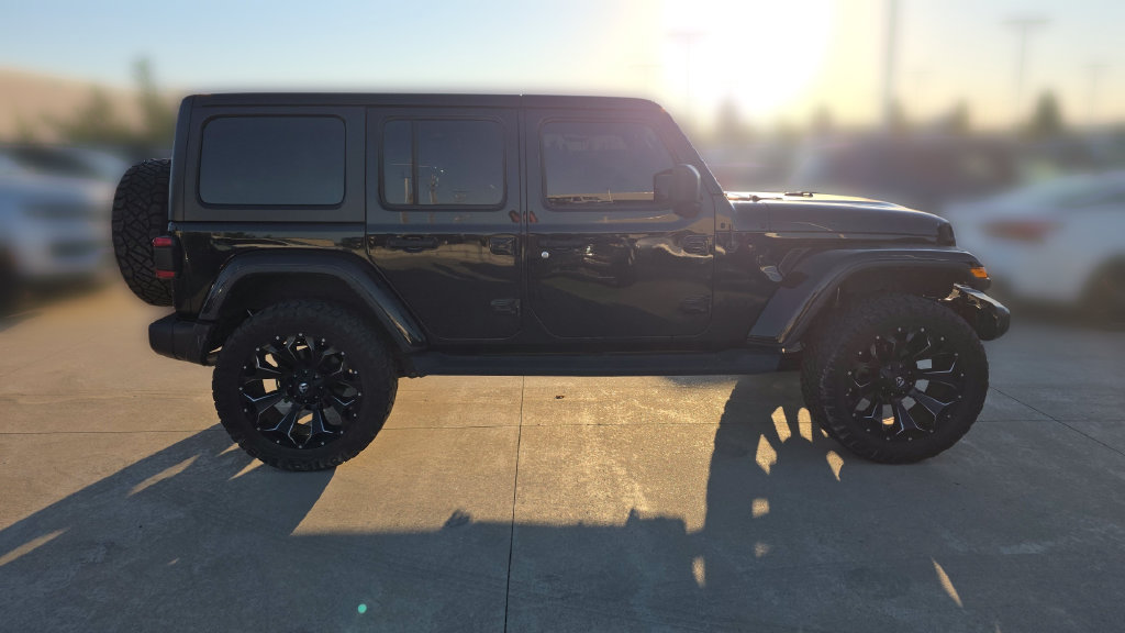 Used 2018 Jeep Wrangler Unlimited Sahara w/ Uconnect 4C Nav & Sound Group AWD/4WD image 6