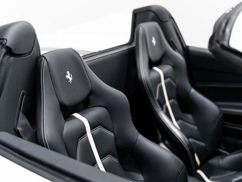Used 2017 Ferrari 488 Spider RWD image 3