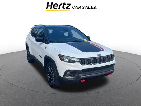 Used 2025 Jeep Compass Trailhawk image 1
