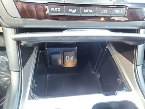 Used 2020 Ford Explorer XLT image 23