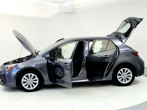 Used 2024 Toyota Corolla SE w/ SE Package image 10