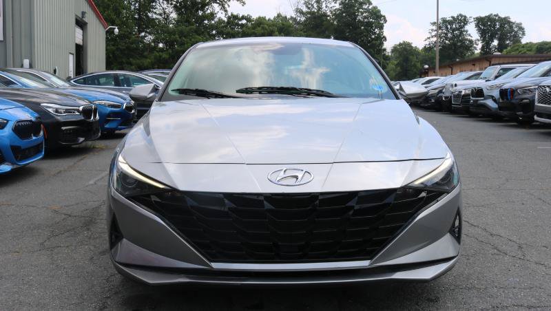 Used 2023 Hyundai Elantra SEL w/ Convenience Package FWD image 2
