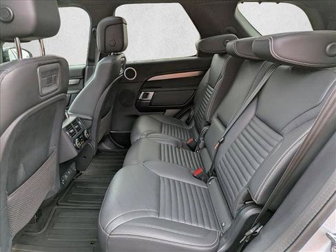 Used 2024 Land Rover Discovery Dynamic SE image 21